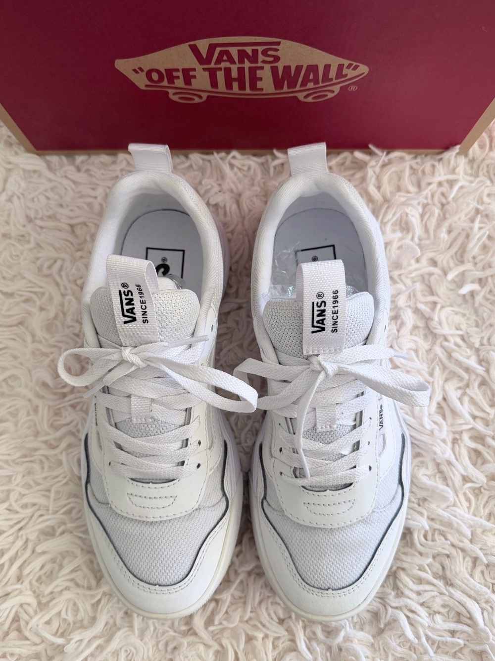 👟 Vans Women's White Low-Top Lace-Up Leather & Canvas Sneakers (S 7.5)